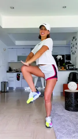 Y esta canción me encanta sorry por hacerla tanto😁