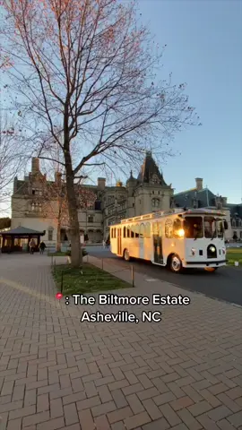 have you visited #thebiltmoreestate in #ashevillenc? 🏠🍂 #biltmoreestate #visitasheville #ashevillenorthcarolina #biltmorehouse