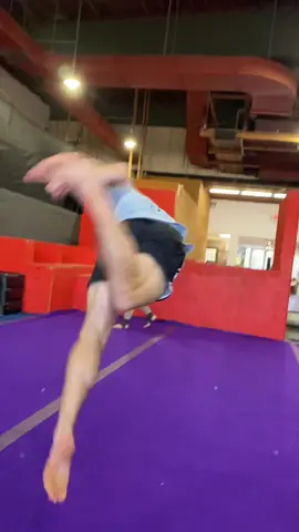 Here’s a double b-twist for your Tuesday morning ☀️ #tricking #fyp #foryou #SmoothLikeNitroPepsi
