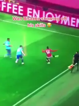The state of united in one video #pulsesportsnigeria #manchesterunited #wanbissaka #funnyfootballmoments #funnyfootballskills😂😂😂 #Soccer #naijafootball