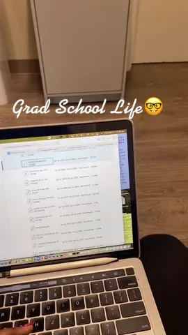 A wise woman told me this week that it’s not intellect that gets you through, it’s endurance and resilience and I’ve been holding on to that all week! Yes all those assignments were only for this week😪 #gradschool #student #stem now I just have to work on my mini #thesis and an exam this weekend🙏🏾