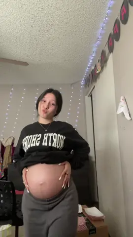 Ootd as a pregnant senior in hs 🤱🏻#fyp
