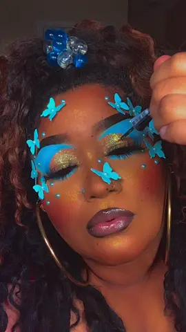 Who else loves glitter?! 😮‍💨🙋🏽‍♀️ #macysownyourstyle #AerieREAL #makeup #makeuptips #makeupartist #makeuphacks #makeupforblackwomen #blackgirltiktok #promakeupartist #glittermakeup #makeuptips #MakeupRoutine