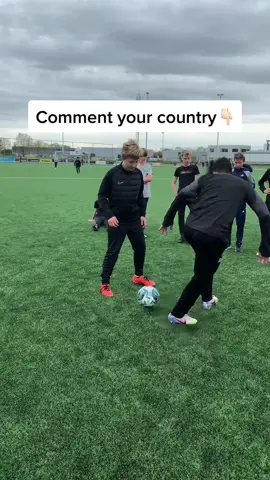 Comment your country⁉️👇🏻 #foryou #foryoupage #athletesoftiktok #viral #nutmeg #funny #football #panna #trend
