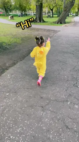 This video makes me laugh EVERYTIME 🤣💛 #toddlersoftiktok #toddler #ducksoftiktok #ducktok #duck #funny #hilarious #adorable #cute #toddlermom #mumsoftiktok #foryou #fyp