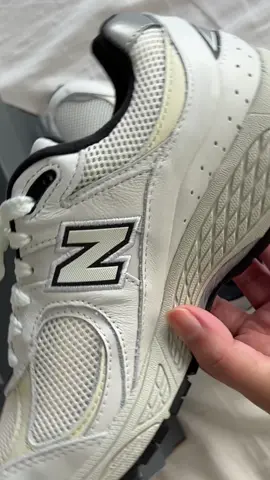 Unboxing my new loves 😍😍😍 #newbalance #newbalance2002r #materialgworl #lemonhaze @New Balance