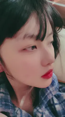 써클렌즈 끼면 다크써클 진해보여서 안끼는데 안그런거 있음 추천해주세여,,