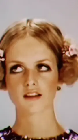 Twiggy dancing for a photoshoot by Norman Parkinson, 1968 #twiggy #60s #1960s #60sfashion #vintage #fyp