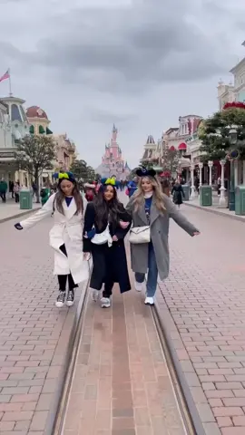 this is your sign to take a girls trip to disney paris! 🏰✨🤍 #disney #paris #disneyland