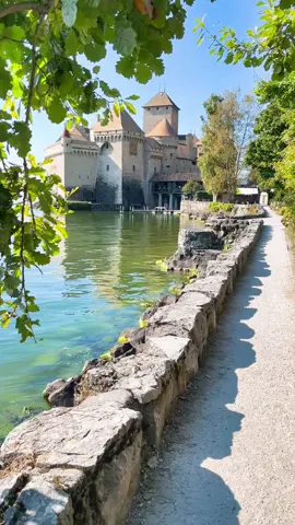 Château de Chillon🇨🇭#switzerland #switzerlandviews #beautifulplace #montreux #naturelove #foryou #claudia__rodrigo