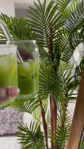 I Just added a Sugar Rim & a Garnish to my Green Juice to make it into a Mocktail 🤍.         #greenjuice #mocktail #consistency #fyp #cocktailrecipes #content