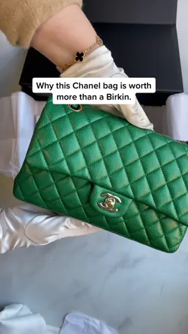 Do you think this 18S emerald green deserves the hype? #designerhandbag #luxurybag #designerconsignment #luxuryconsignment