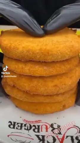 🧀😱 THAT CHEESEPULL... 😍🤤 #cheesepull #mozzarella #fyp #asmrsounds #tiktokfood #yummy #FoodTok #fypシ #cheesy #crispy #asmrfood #mozzarellacheese #cheese #satisfying #Foodie #FoodLover #chef #yum