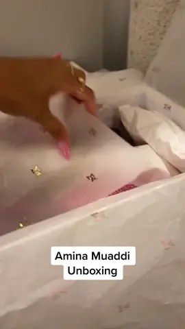 Im so obsessed! #amina #aminamuaddi #unboxing #shoeunboxing #fashion #summershoe #pink