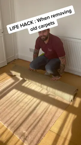 LIFE HACK WHEN REMOVING OLD CARPETS #DayMeNightMe #5minutecrafts #HOW #flooring #carpet #vinyl #homeimprovement #DIY #diyproject #fyp #foryou