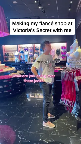 He sadly couldn’t find Victoria’s Secret.. bummer..🙄 #couples #couplegoals #relationships #meghanandjack IB: @Matt & Abby