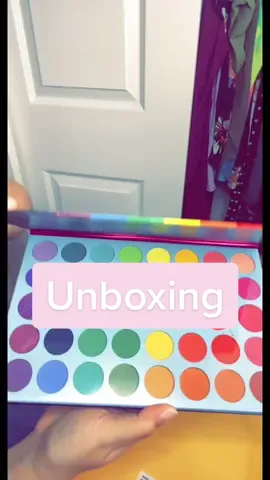#unboxing#unboxingmakeup#eyeshadowpalette#glitter#glittereyes#colorfulmakeup#rainbow#colorful#makeup#beauty#makeupartist#unboxwithme#fyp#InstaxChallenge