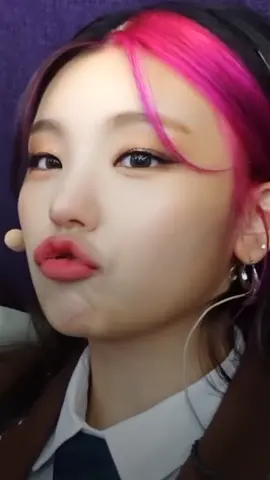 she's so cute #yeji #itzy #yejifancam #hwangyeji #fancam #foryoupage #chaeryeongisohot