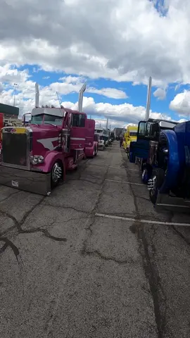 when u get a glimpse of semi truck heaven [vlog #147] 👏👏 #matstruckshow #varianttrucking #louisvilletruckshow
