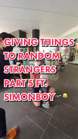 ORCHARD! GIVING THINGS TO RANDOM STRANGERS PART 5! #tiktoksg @simonboyyyyyyy