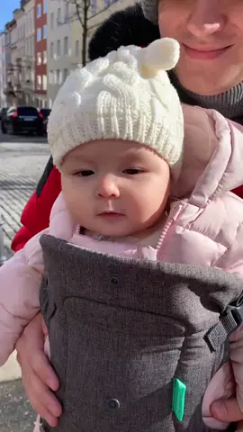 Go out in the sun with daddy #babytok #cutebaby #newbornbaby #kidsoftiktok #moment #babydaddy #familytime #sunshine #babylove