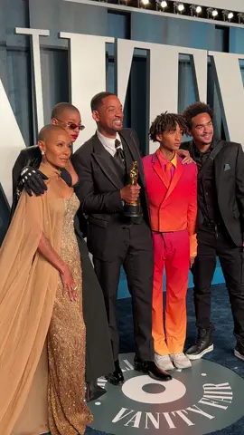 Will Smith et sa famille à l'after-party Vanity Fair des Oscars 2022 #willsmith #jadapinkettsmith #oscars #tapisrouge
