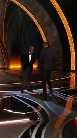 Wait for it 😉 #UFC #willsmith #chrisrock