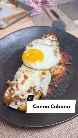 Should this be a special at @Caja Caliente?! 🤔🤔🤔 #comidacubana #platanomaduro #canoasdeplatano #picadillo #cubanfood