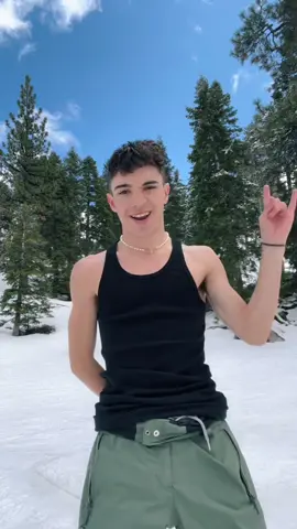 snowboarding fit check🏂 (it was 15 degreess while filming this😭)