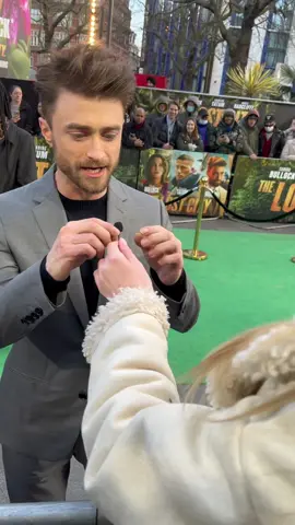 Daniel loves the little baby mic 😂 #DanielRadcliffe #TheLostCity