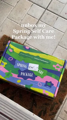 @campustrendsetters box is here so spring can officially begin now 🌷☀️ #CTSpringKit #gifted