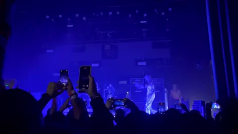 okay but the cheers when John Frusciante came out <3 #johnfrusciante #redhotchilipeppers @chilipeppers