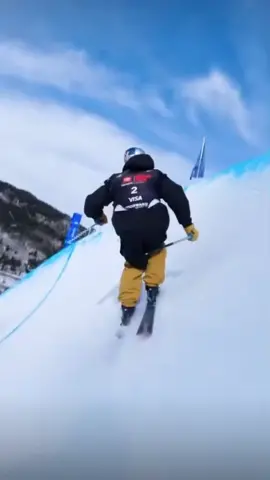 What would you call this level of smoothness? (⛷: @noahbowmanski ) at @HOTLAPS  #ski #skiing #skis #smooth #insane #clean #tiktok #fy #foryou #viral #trending #xyzbca