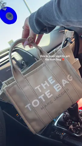 so worth it🦋 #musthave #thetotebag #marcjacobs #fyp #foryoupage #marcjacobstotebag #viral #designer #aesthetic #Love #closeyourrings #minitote #purse #shopping #obsessed #GameTok #forthegirls #vibes #whatsinmybag #macysownyourstyle