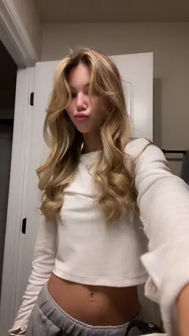 got so many comments about my curl tutorial so here ya go :) it’s nothing special and i have no idea what i’m doing but it works in the end! lmao