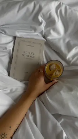 rainy Sunday morning in bed 🛌 #coffeetok #sundaymorning #brooklyn #cozyaesthetic