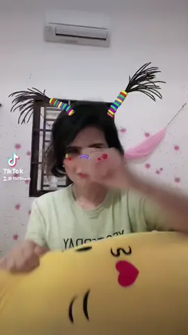 Người yêu bạn sẽ cười vì bạn . người ko yêu bạn sẽ bắt bạn uống thuốc 🤣