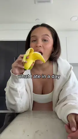baby loves fruit purrrr #pregnancycravings #whatiateinaday
