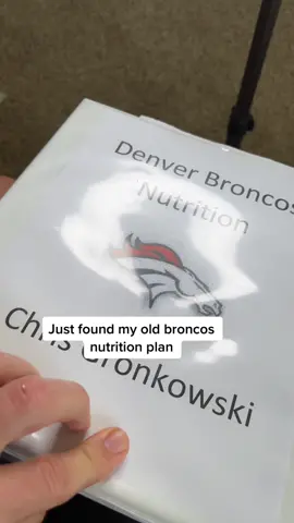Let’s check out this nutrition plan from 2012 🤨 #broncos #denver #nutrition