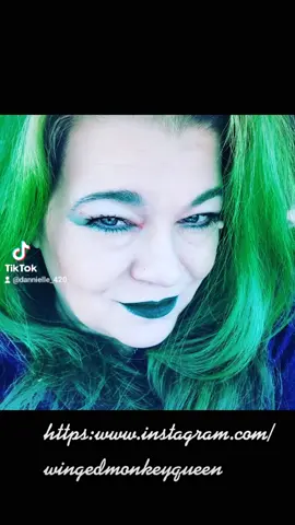 #NewHairDontCare#GreenHair#GreenLips #MynenaMakeup#followme#vividhair#vividhairlife#wingedmonkeyqueen #dannielle_420 #iwantyourpr