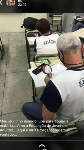 #professora #amorprofissao #dedição #luta #eja  Enquanto tem molecada da manhã me tirando do sério(poucos)... Os alunos mais velhos dão  exemplo dê força. Quando vi este meu aluno usando a lupa para enxergar melhor meu coração explodiu de orgulho. #amor #orgulho #superação