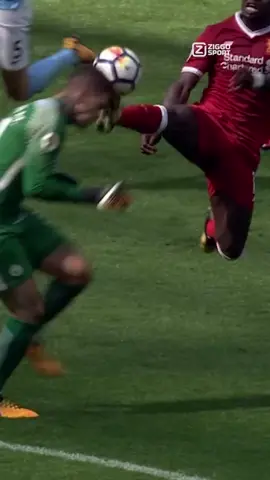 Awful foul by Mané 🤕 #ziggosport #PremierLeague #liverpool #mancity #sadiomané #ederson