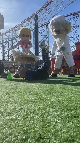 #teddy showing us how it’s done #theworm #theslug #pleasurebeach #blackpool #wecreatethefunyoukeepthememories #amazing #awesome #dance @teddy the hulk 😋
