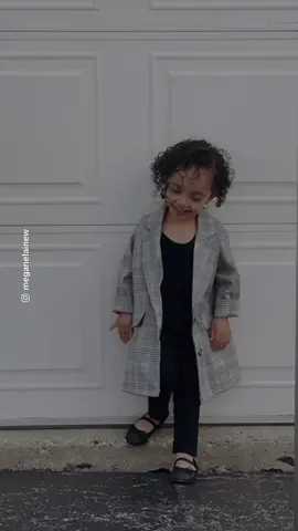 stylish queen 🤍 #ByeByeSundayBlues #EasyWithAdobeExpress #ImoniCarly #fyp #OscarsAtHome #InstaxChallenge