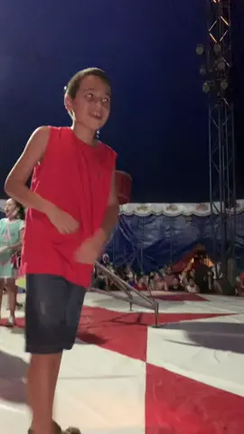 #circo #dancinha #tiktok #lapetit.cirque #Felipe #boanoite