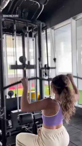 Aleyna Çalışkan fit görünümünü korumaya devam ediyor #aleynaçalışkan #armworkout