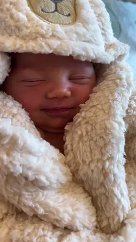 1 week with the love of my life, esti capri 🕊💓 #newbornbaby #newsoul
