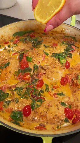 Creamy Tuscan Chicken 🤤 #dinner #Recipe #tuscanchicken #fyp #cooking #cookingtiktok #creamychicken