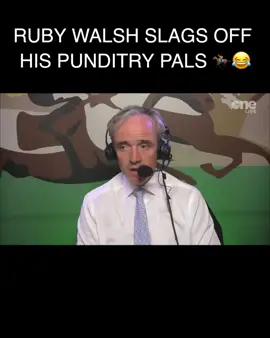 Ruby Walsh enjoying himself from his nice warm & dry truck. ☔😂#G#GrandNationalhorseracing #rubywalsh #apmccoy #aintree
