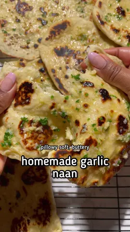 We're making garlic naan today bestie 😋🫓🧈🧄 #garlicnaan #naanbread #EasyRecipes #plantbased #vegan  #breadtok